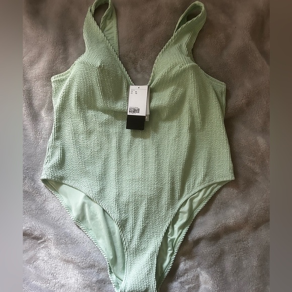H&M high leg swim suit - Picture 5 of 7